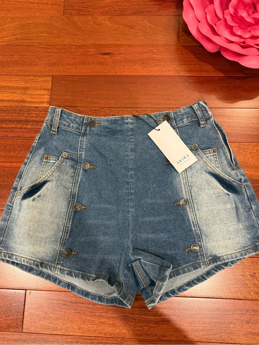 Akira -Denim Shorts in Blue